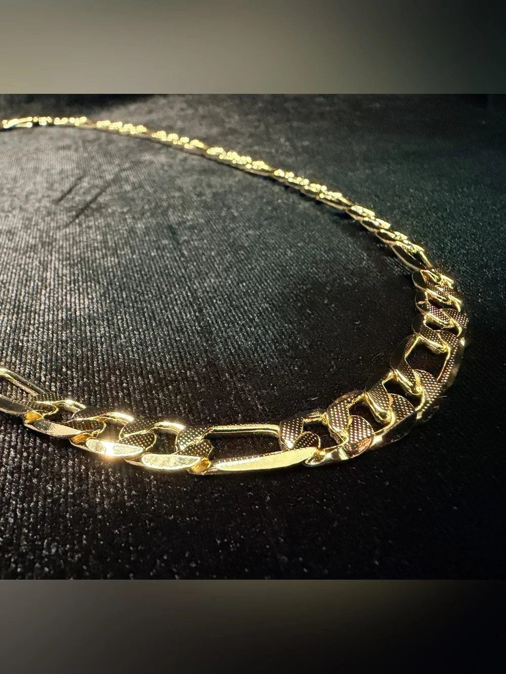 Figaro Diamond Cut 24in 9.5MM Necklace. Heavy piece. Shine Bright. Brand new